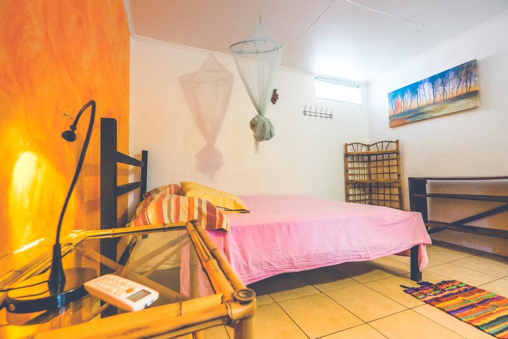 Pura Vida Hostel تاماريندو المظهر الخارجي الصورة